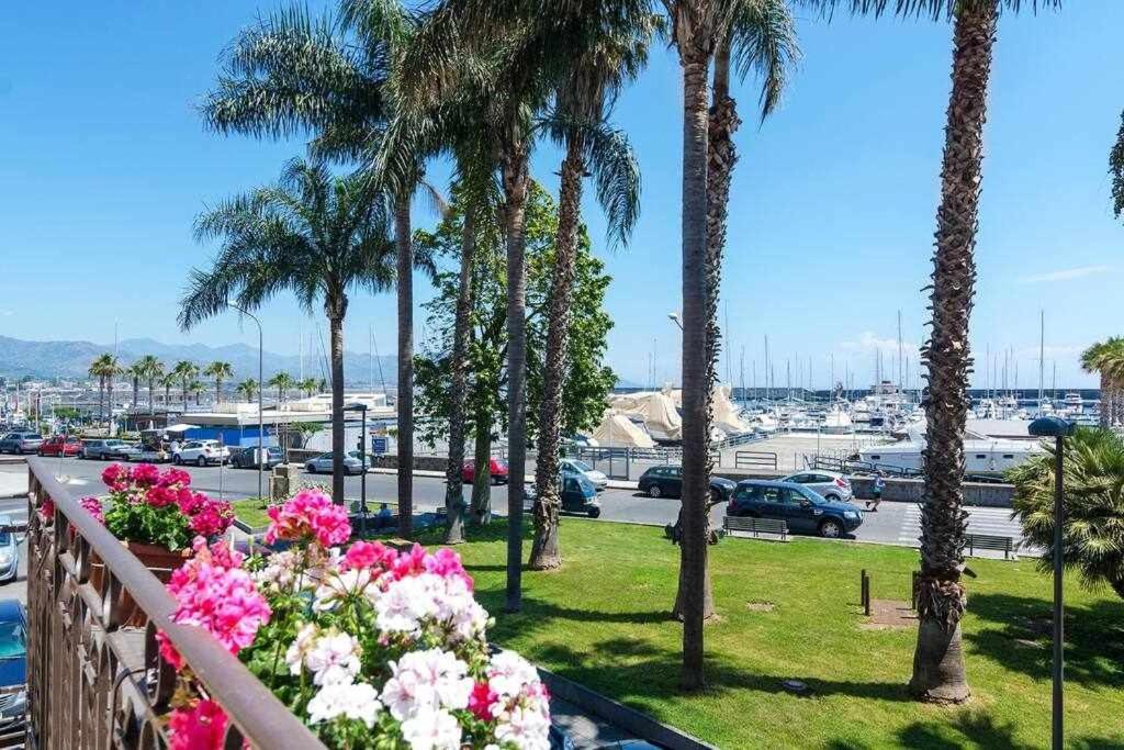 Casa Delle Zammare Fronte Mare Centro Storico Villa Riposto Dış mekan fotoğraf